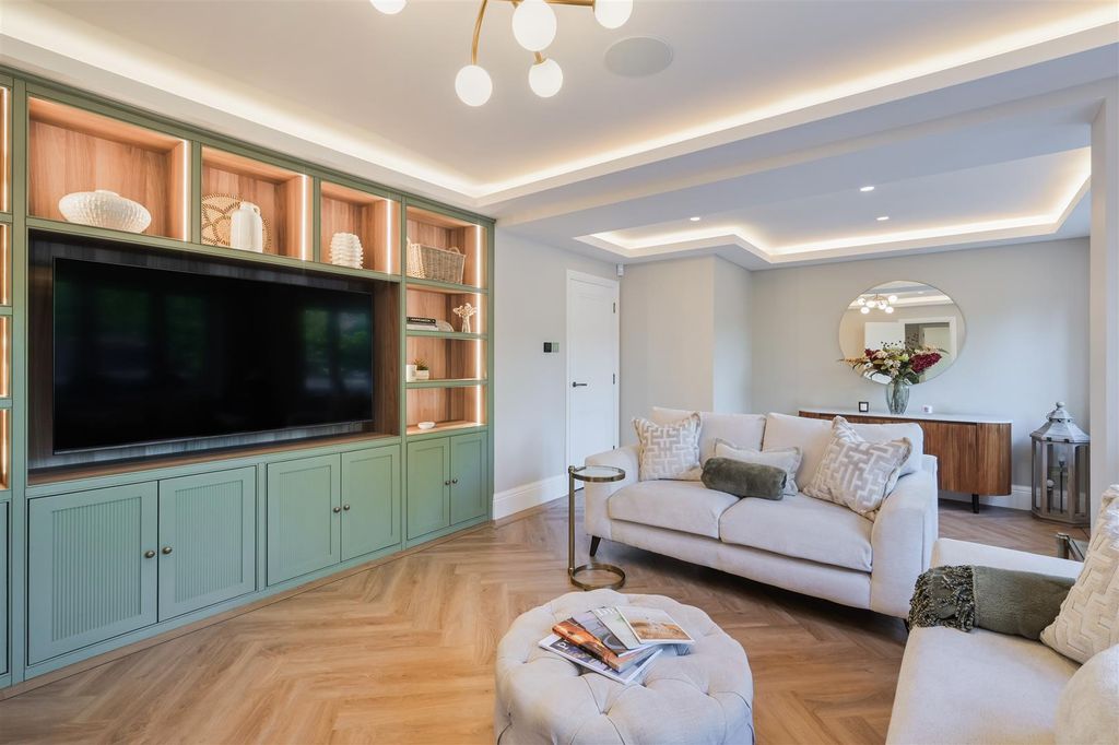 Property photo 3 of 47 Banstead Road, 146B (41).Jpg
