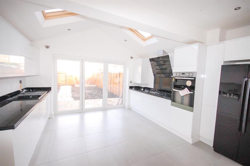 Property photo 1 of 12 Kit.Jpg