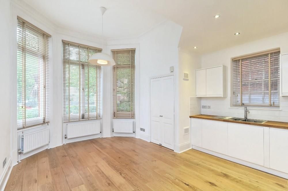 Property photo 2 of 11 Dining Kitchen