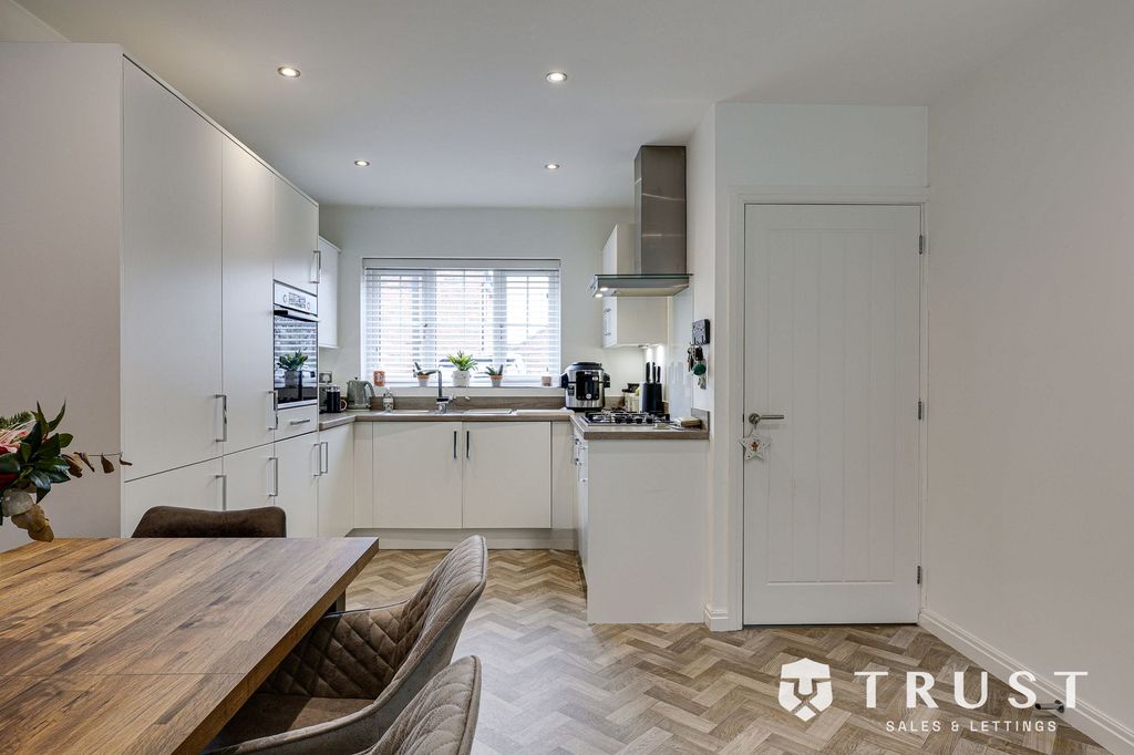 Property photo 3 of 31