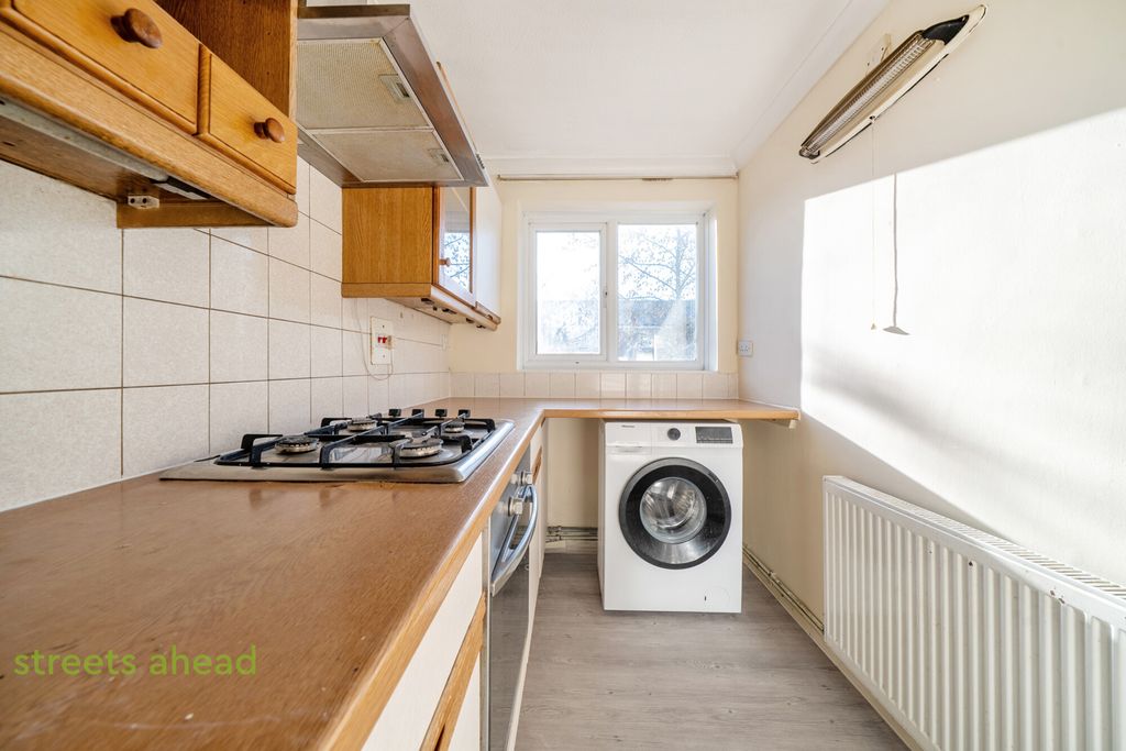 Property photo 3 of 12 42Fdba31-028E-479...