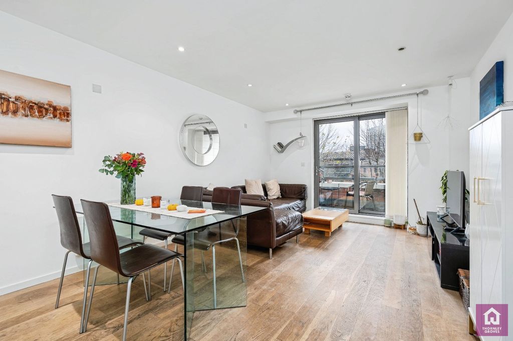 Property photo 2 of 18 Picture No. 14