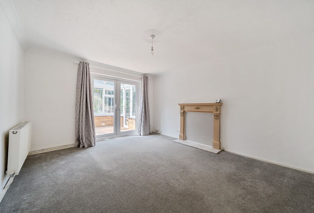 Property photo 2 of 13 1342034-12-68A8c3...