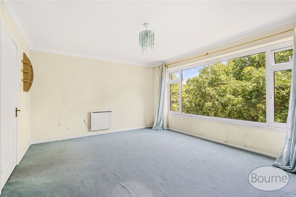 Property photo 2 of 16 Picture No. 12
