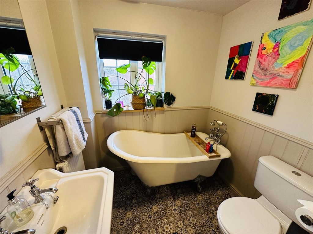 Property photo 3 of 21 Bathroom