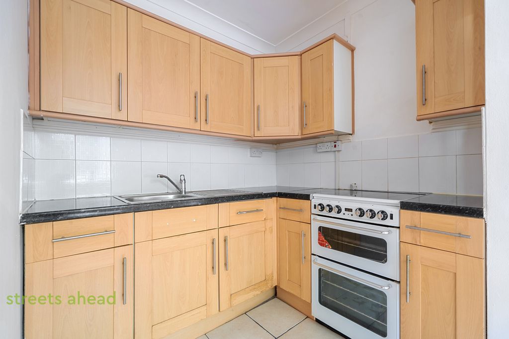 Property photo 3 of 18 9ba3A1ee-d37c-444...