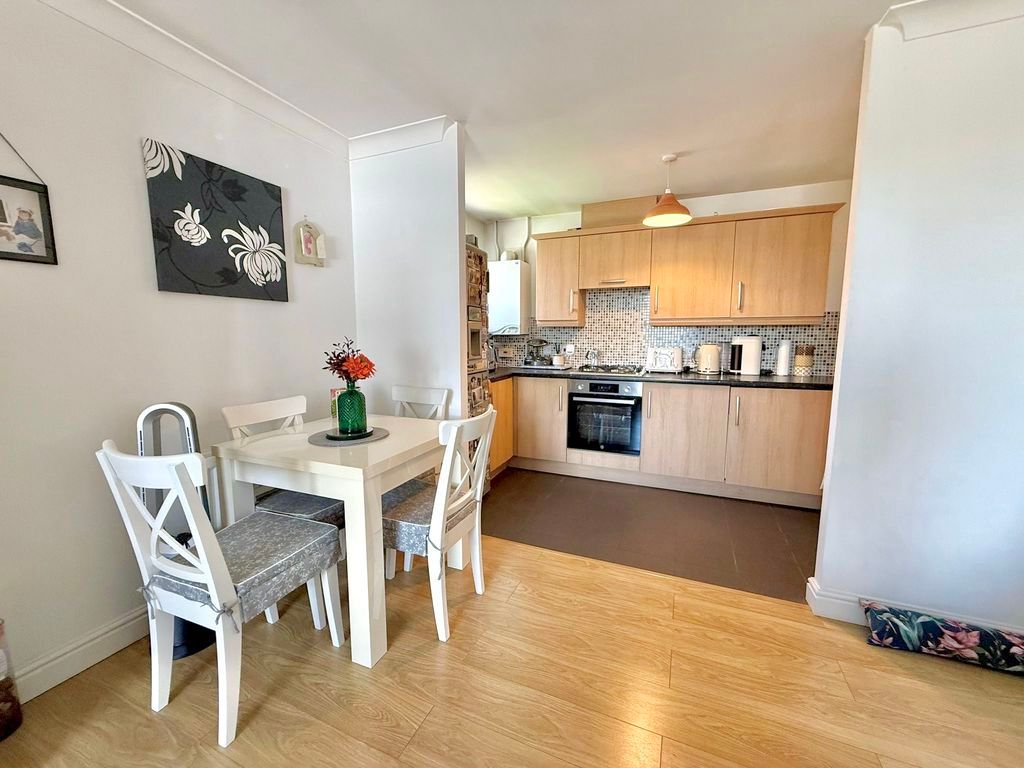 Property photo 3 of 14 Dining Area