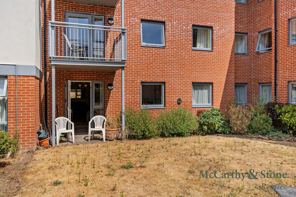 Property photo 1 of 29 8701397-Exterior02-800.Jpg