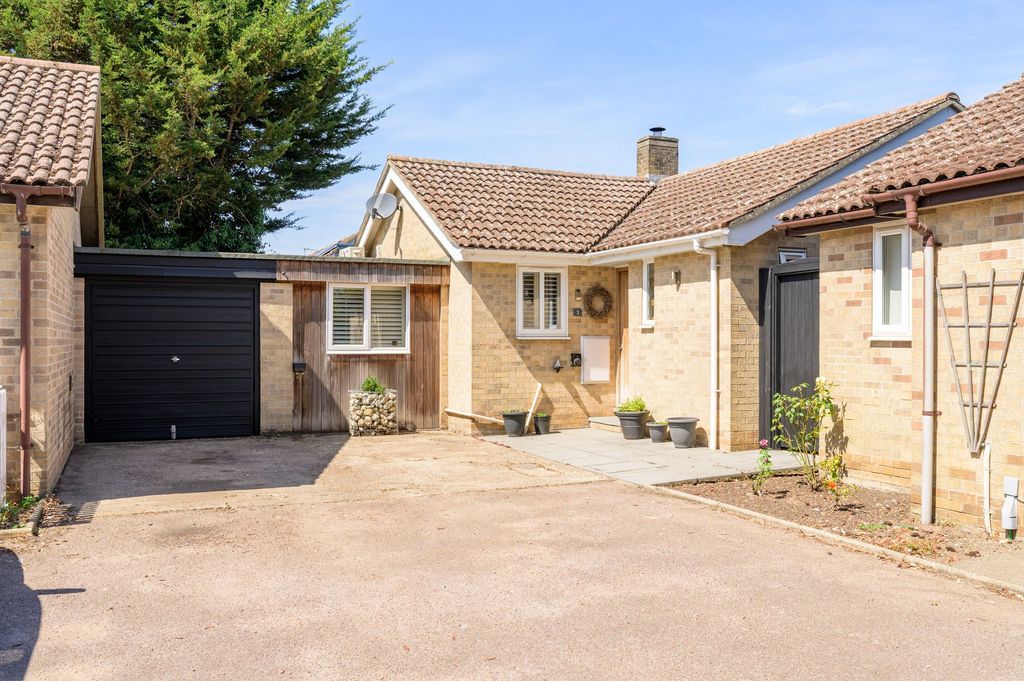 3 bed detached bungalow for saleMaltings Close, Diss IP22