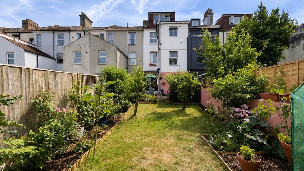Property photo 2 of 29