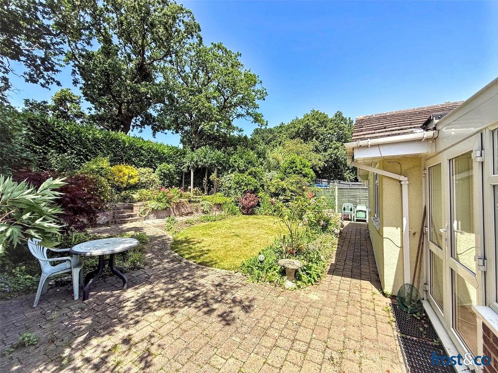 Property photo 2 of 12 Garden