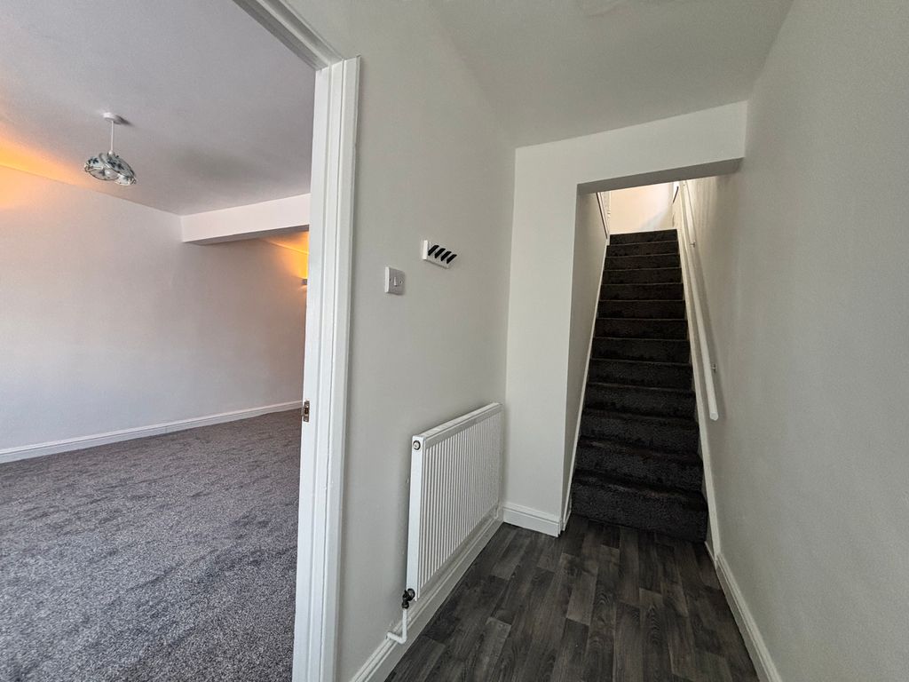 Property photo 3 of 9 Hallway