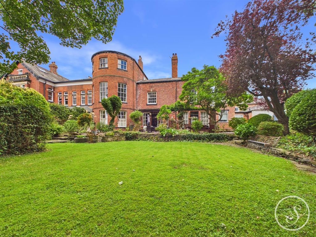 Property photo 1 of 24