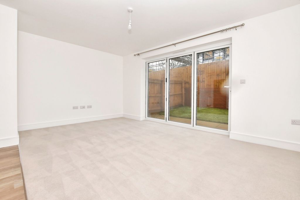 Property photo 3 of 11 Living Room