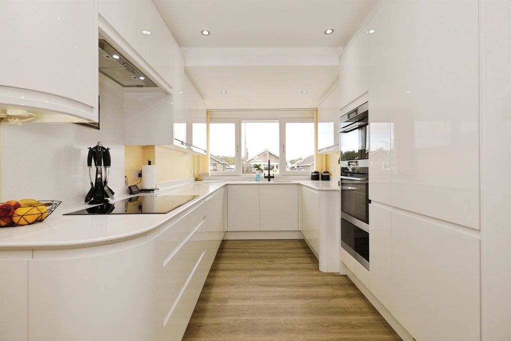 Property photo 2 of 25