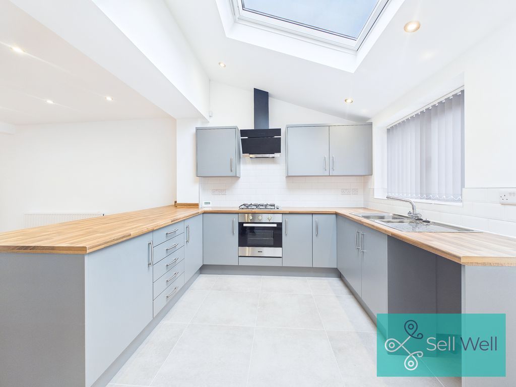 Property photo 2 of 18 Kitchen Area