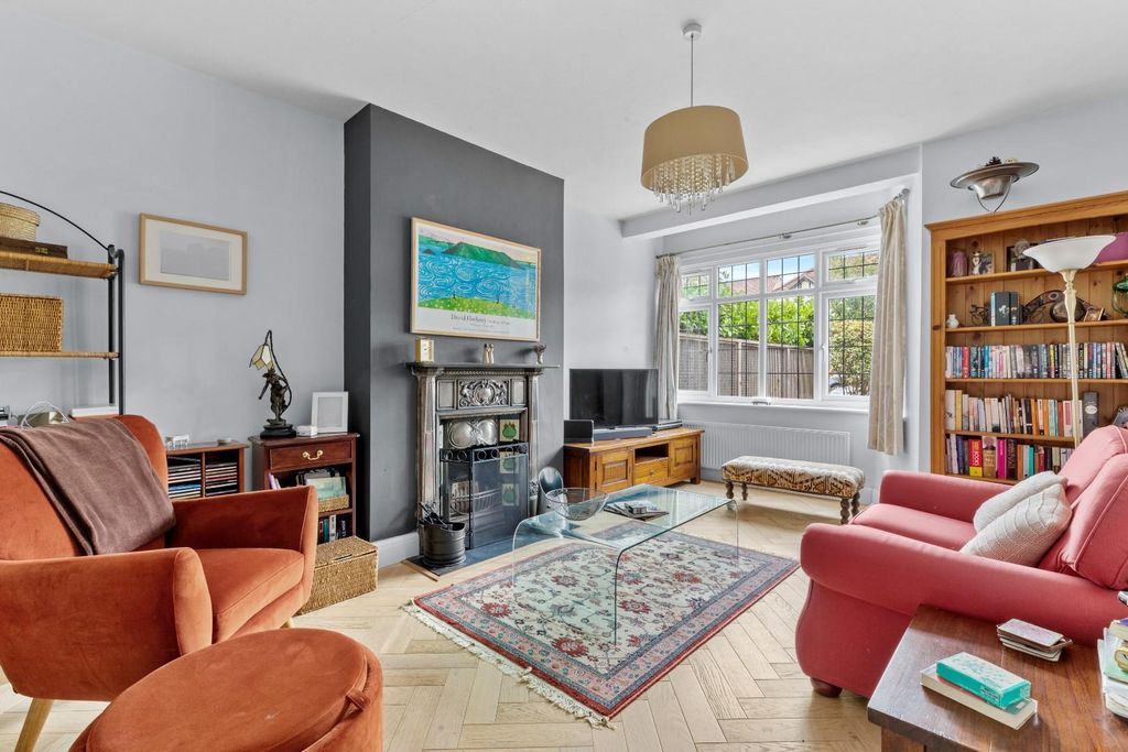 Property photo 3 of 19 Sitting Room