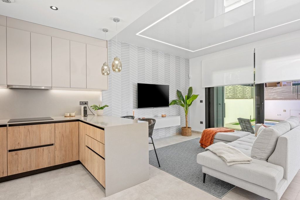 Property photo 2 of 39