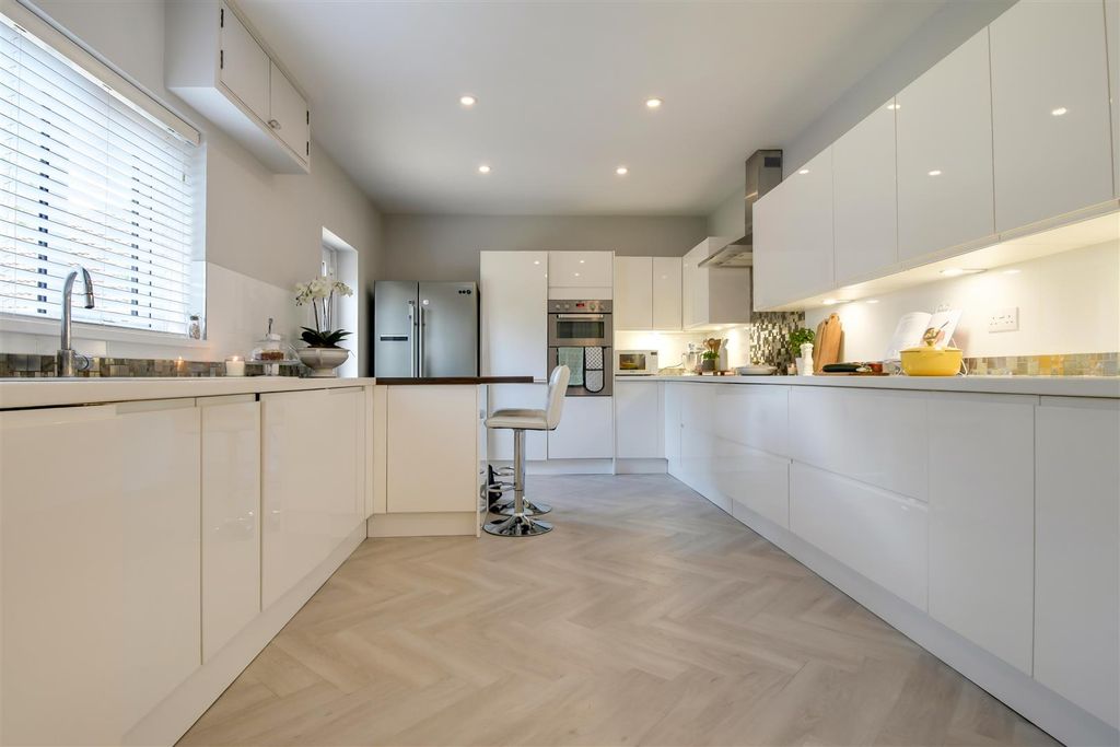 Property photo 2 of 40 Kitchen