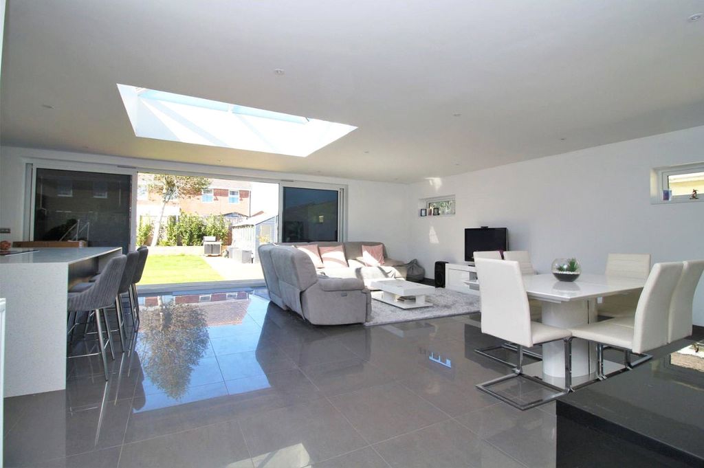 Property photo 3 of 17 Picture No. 22