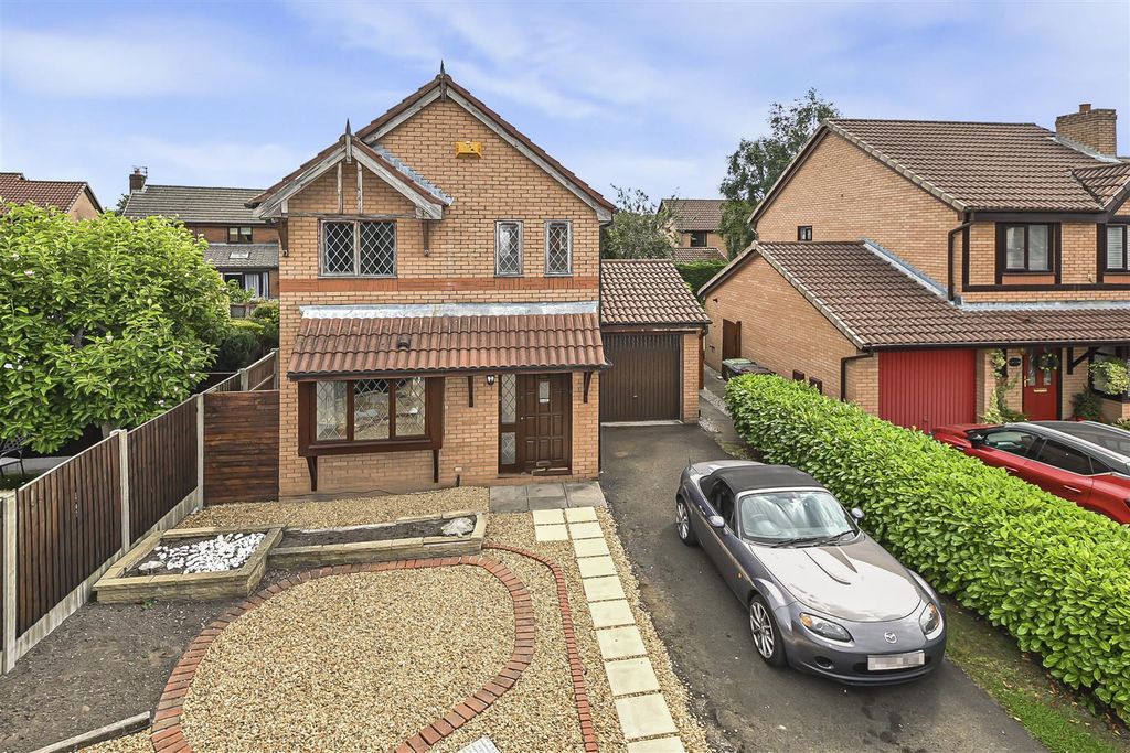 Property photo 1 of 26 1 Fearnham Close External (6).Jpg