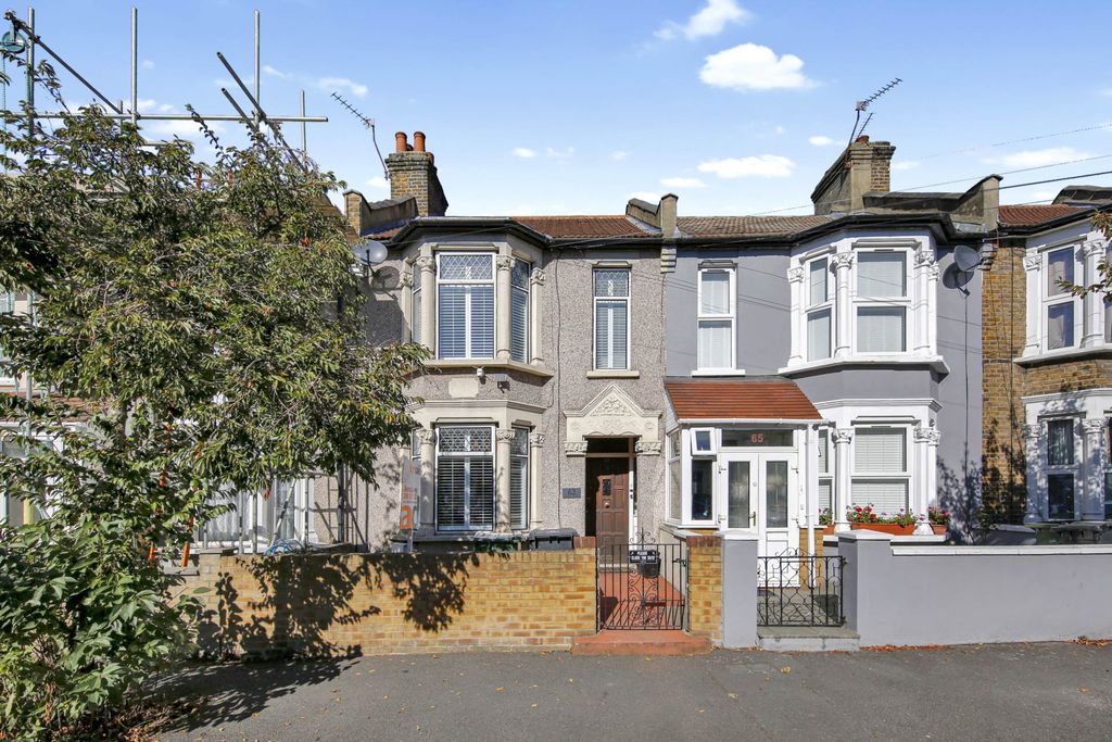 Property photo 1 of 18