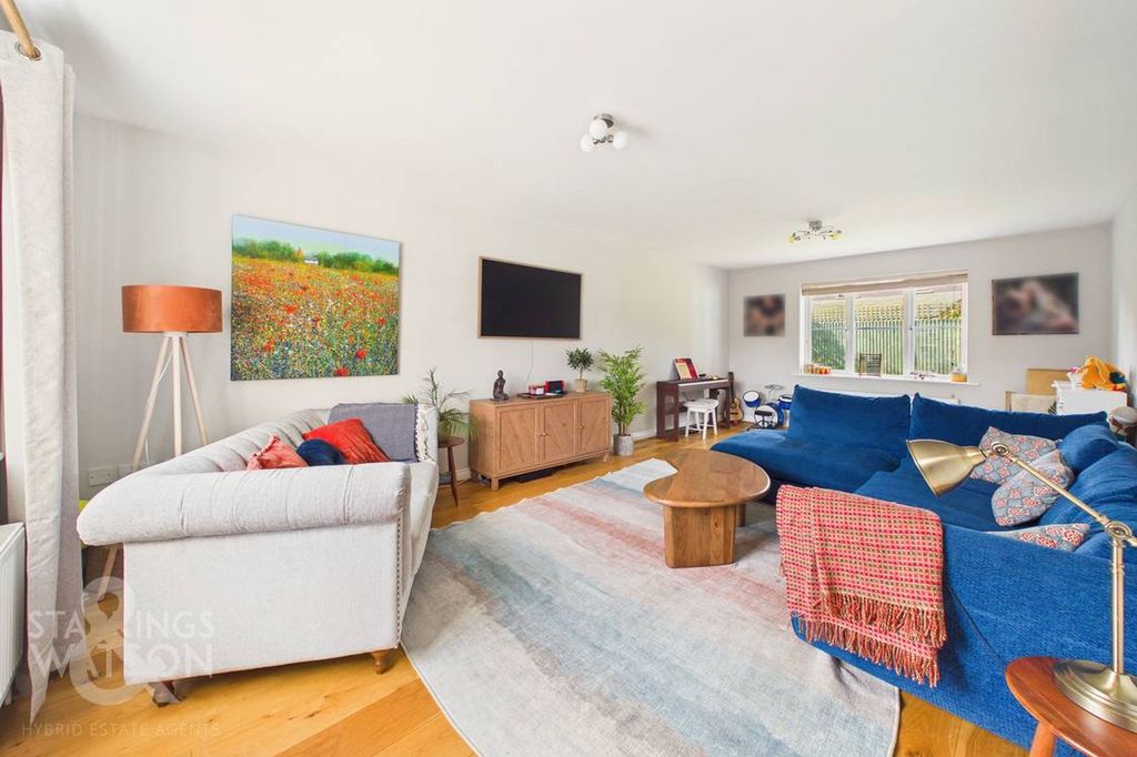 Property photo 3 of 35