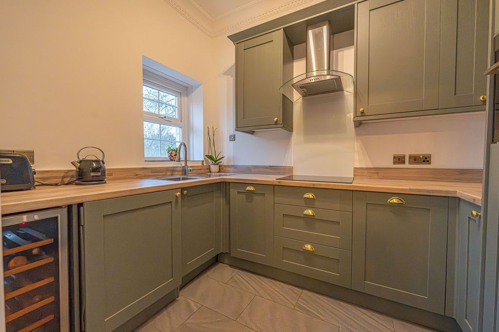 Property photo 3 of 27