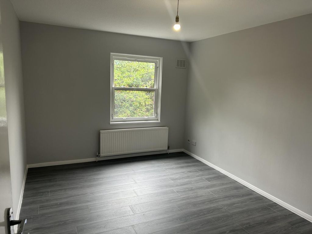 Property photo 2 of 15 Bedroom