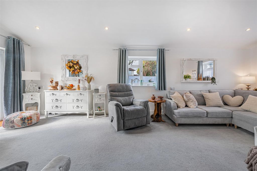 Property photo 3 of 21 68_66217.Jpg