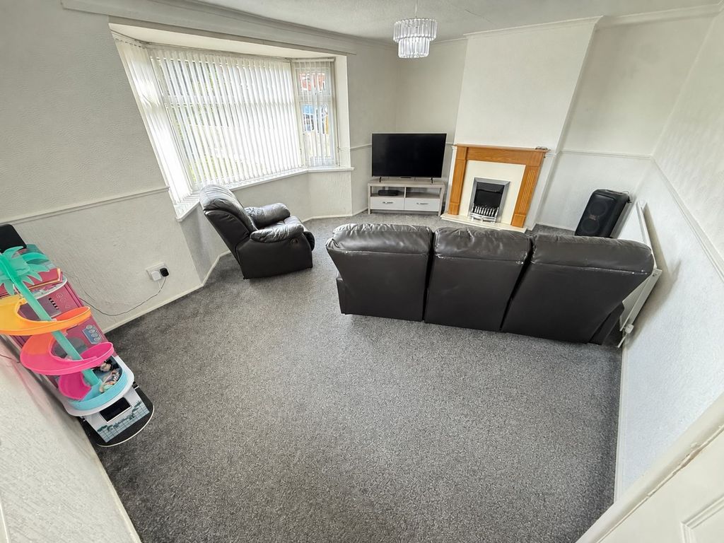 Property photo 2 of 12 Lounge