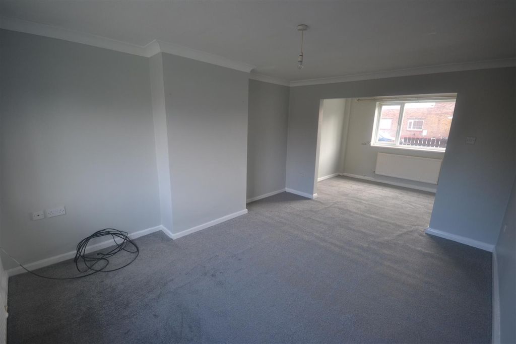 Property photo 2 of 8 17 Salisbury Terrace Lounge.Jpg