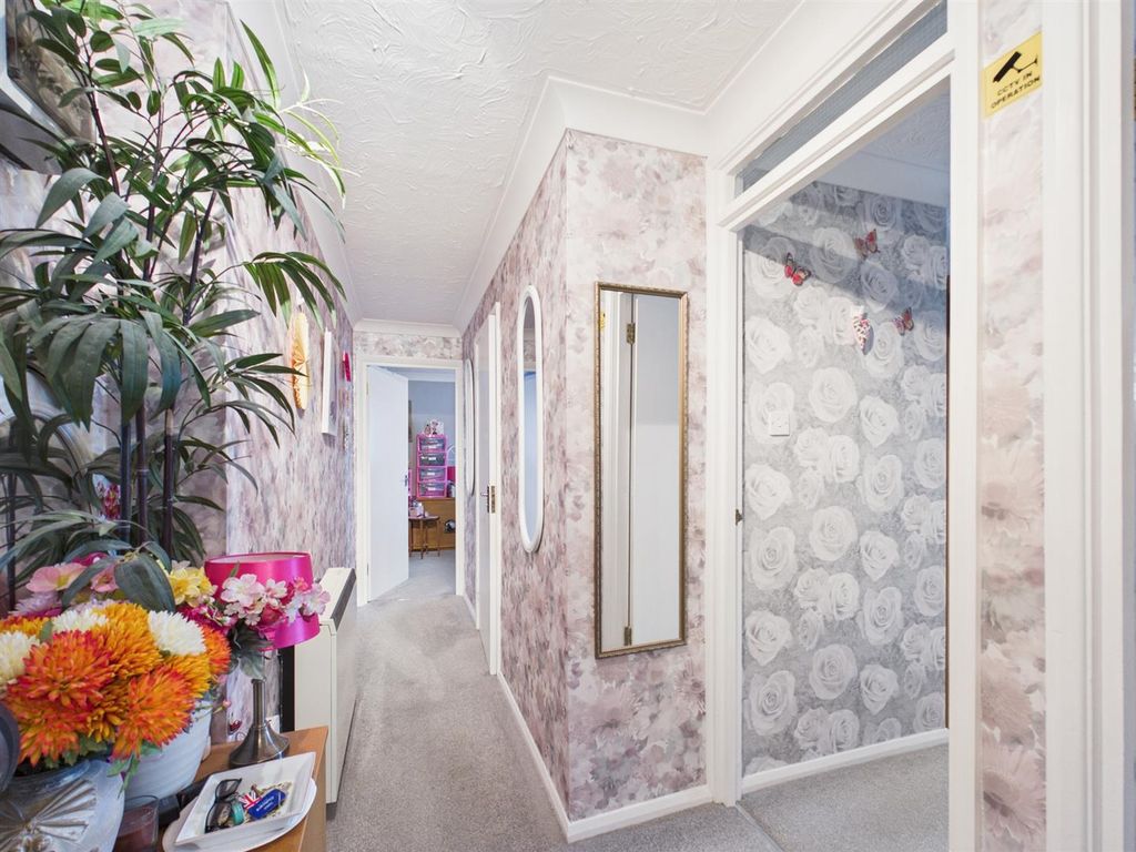 Property photo 3 of 8 Hall