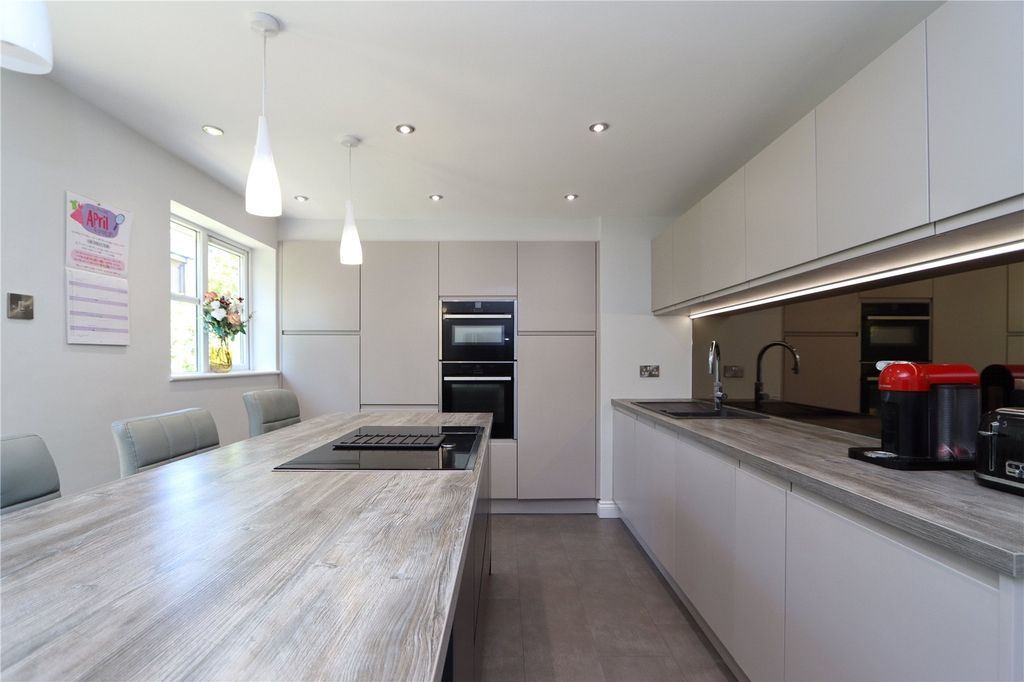 Property photo 3 of 20 Picture No. 12