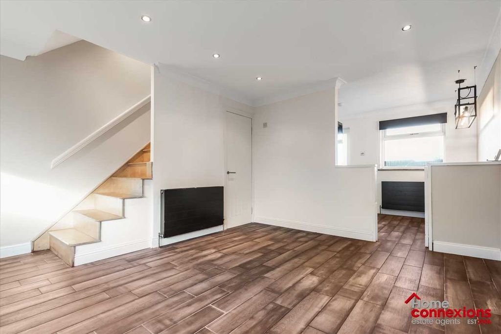 Property photo 2 of 29 Lounge Dining (1)