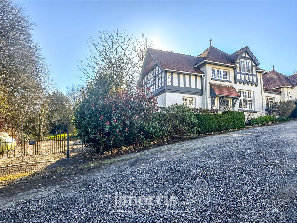 Property photo 2 of 54