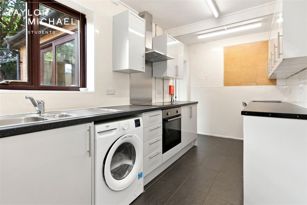 Property photo 1 of 18 Kitchen