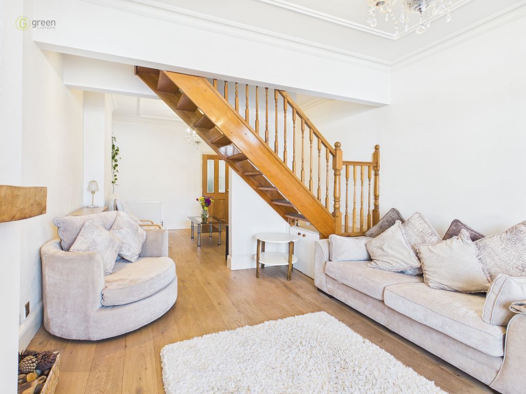 Property photo 3 of 36 Cam05459G0Pr0133Still017