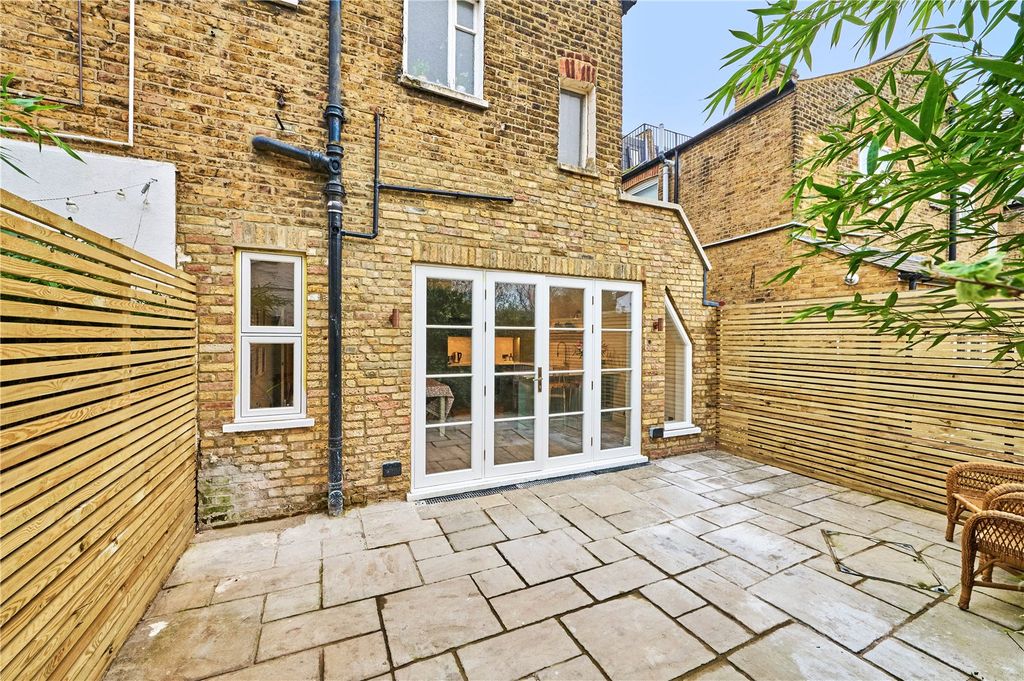 Property photo 2 of 18 Picture No. 57