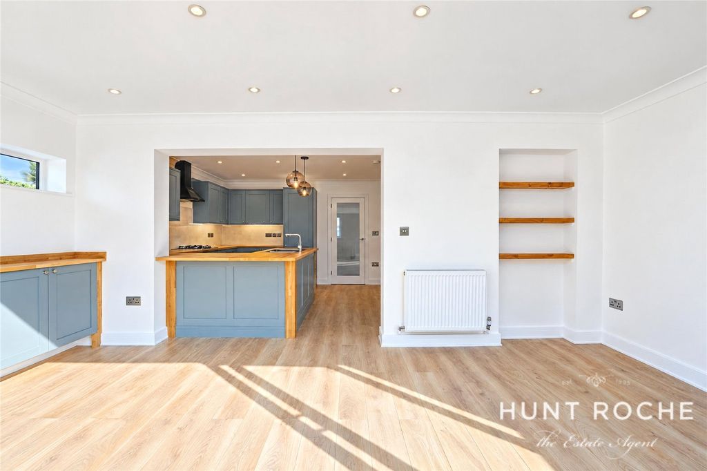 Property photo 2 of 29 Picture No. 08