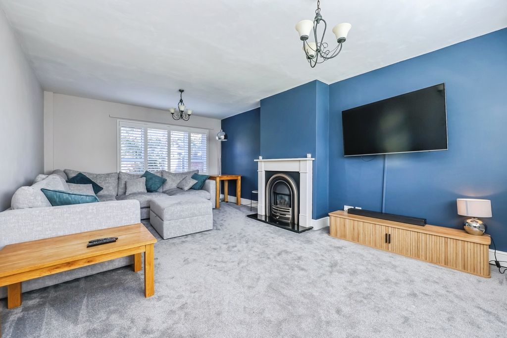 Property photo 3 of 20 Lounge