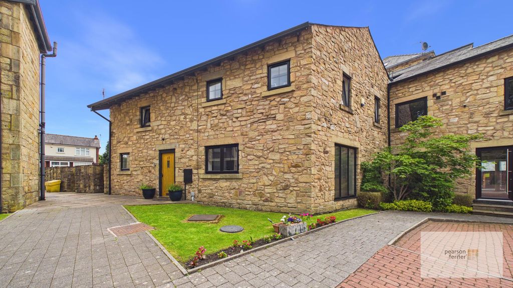 Property photo 1 of 20 Front (Exterior)
