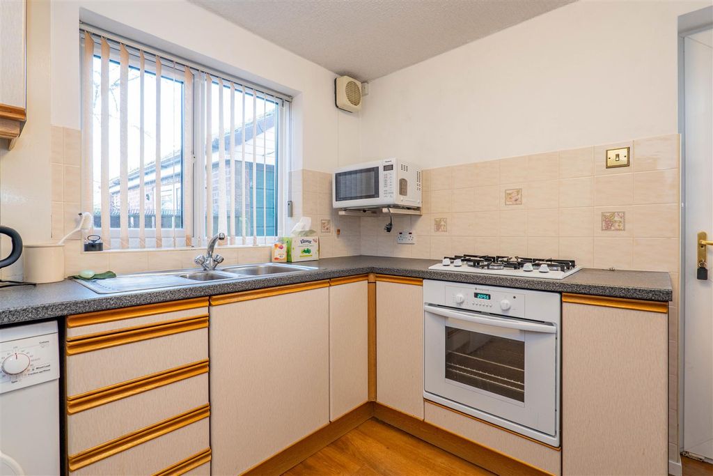 Property photo 3 of 22 Kitchen