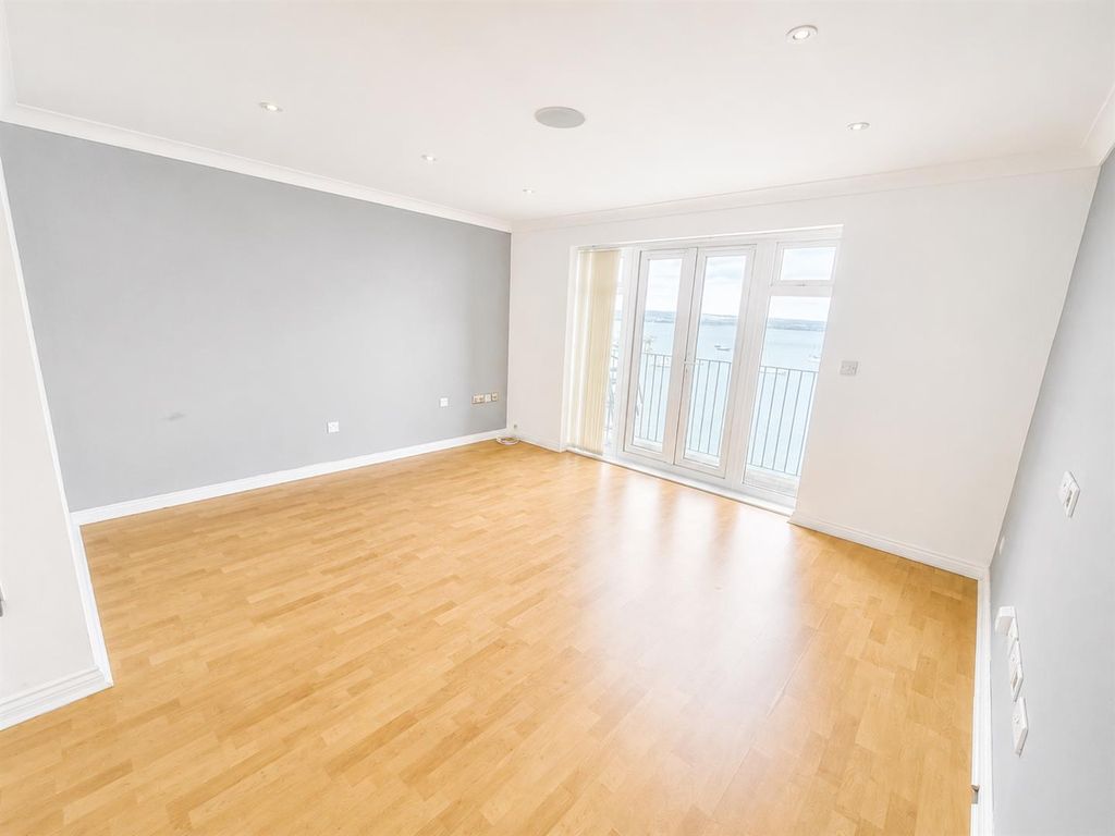 Property photo 3 of 11 Living Room