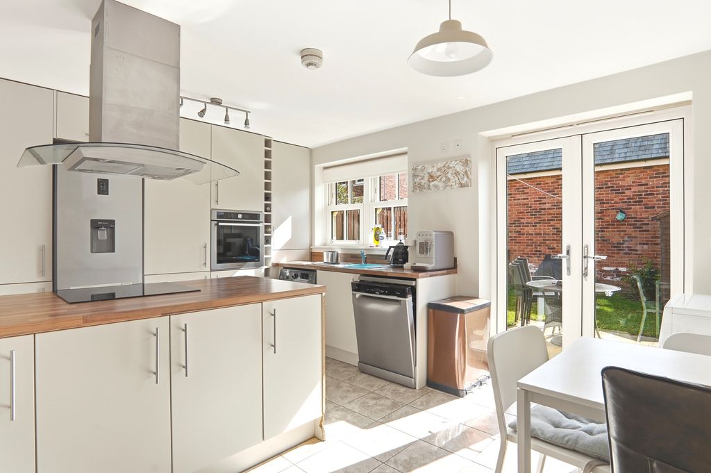 Property photo 2 of 22 Oakparkterrace008