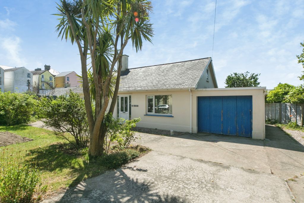 Property photo 2 of 20
