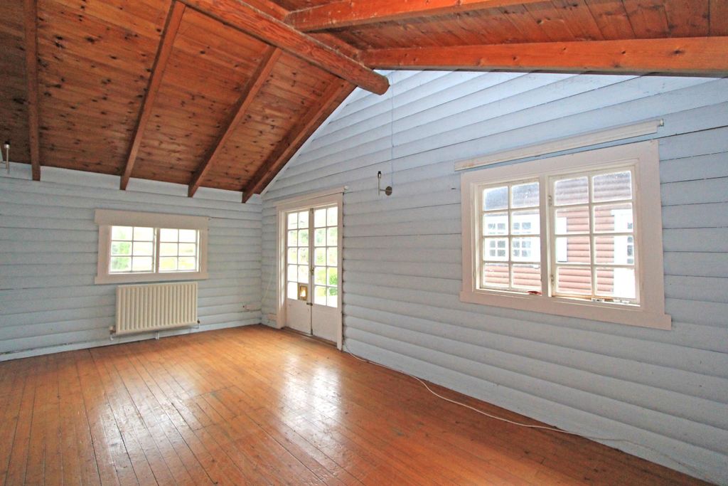 Property photo 3 of 21