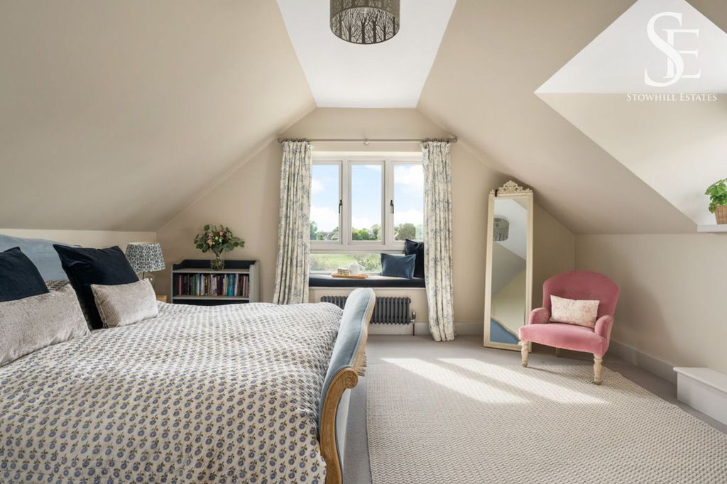 Property photo 3 of 22 Master Bedroom