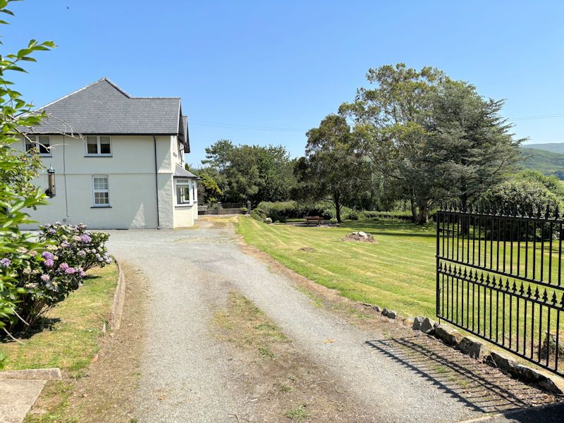 Property photo 2 of 49