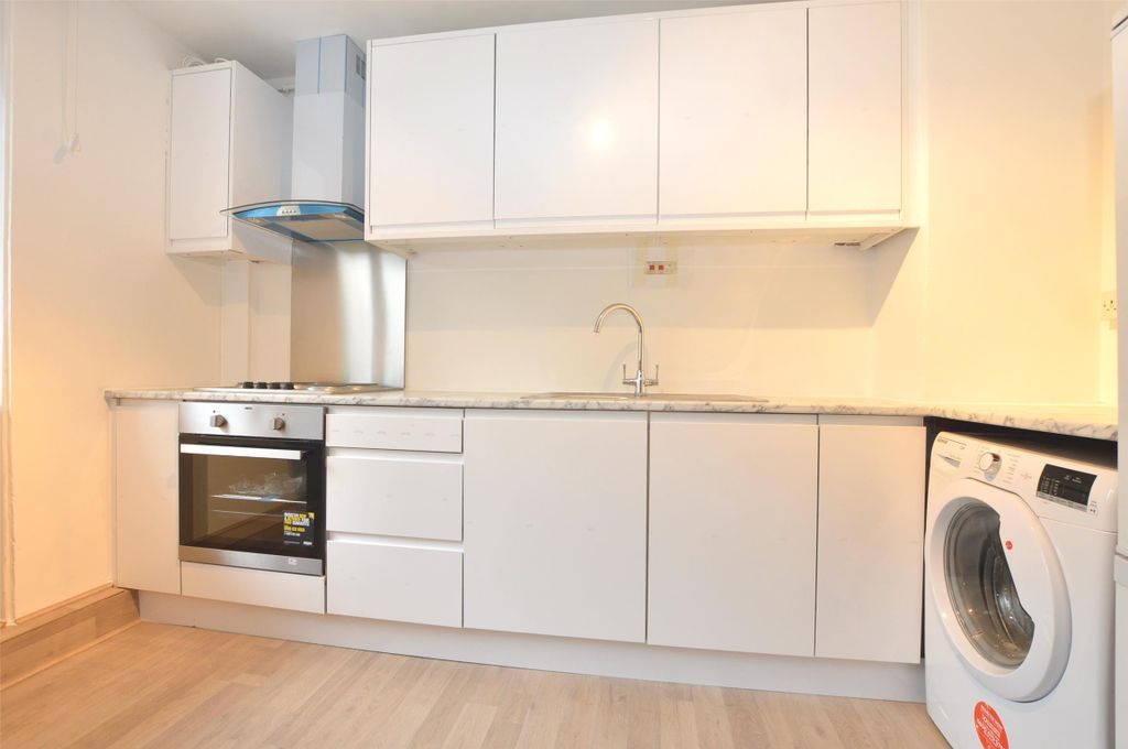 Property photo 2 of 7 Kitchen